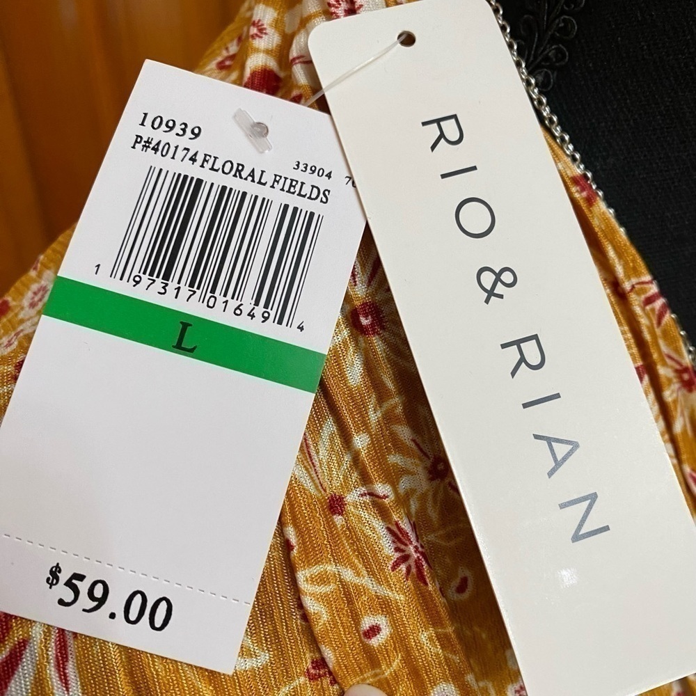 NWT Women's Rio & Rian Gold V-Neck Top Long Sleeves Size Large - Picture 4 of 8